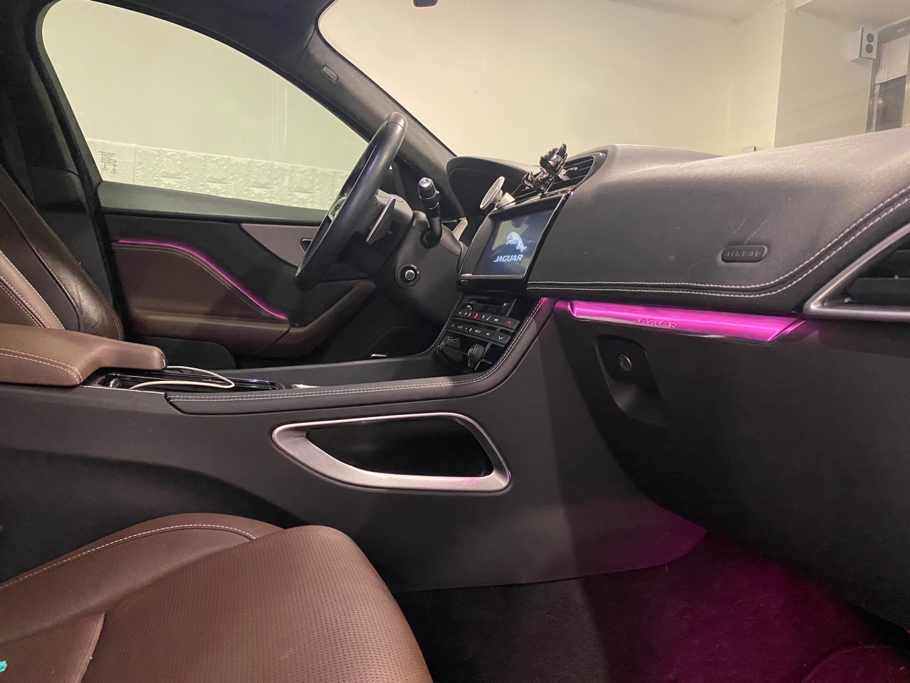 대전 동구 / 엠비언트 / DMX 아크릴엠비언트 / 재규어 / F-PACE