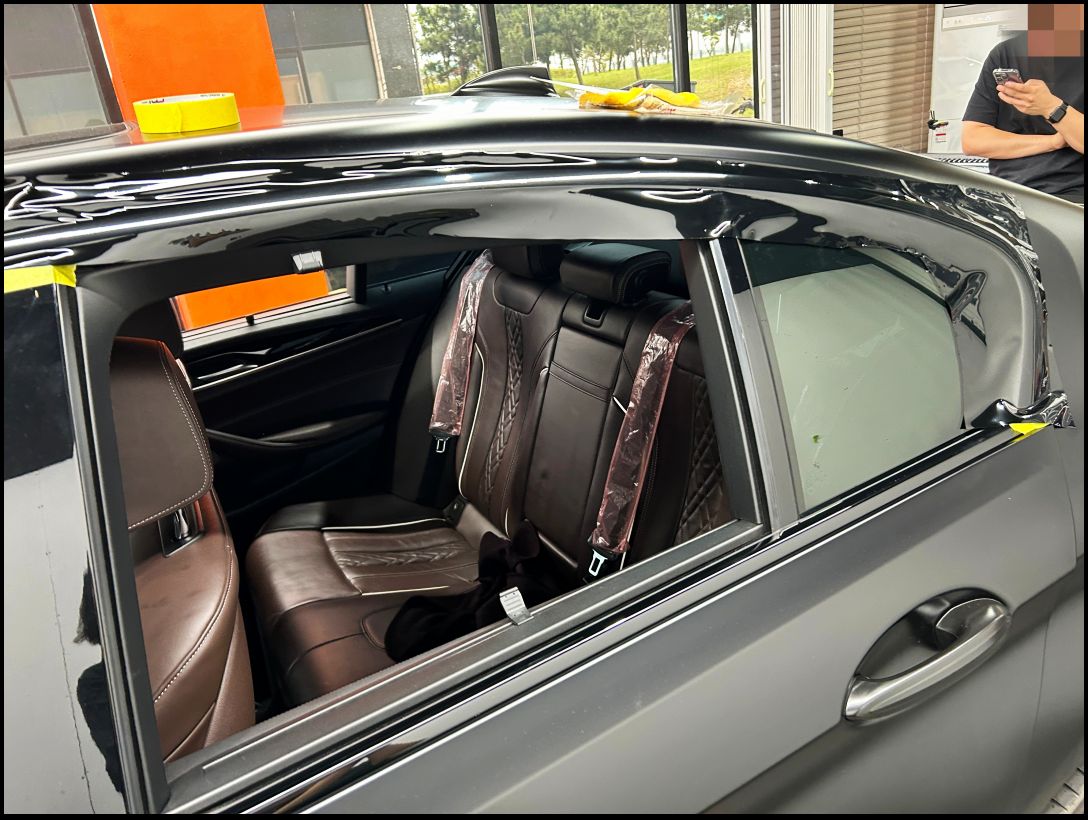 인천시 서구 / 비닐프로그 피아노 블랙 윈도우 크롬죽이기 랩핑 / BMW / 5시리즈 (G30)